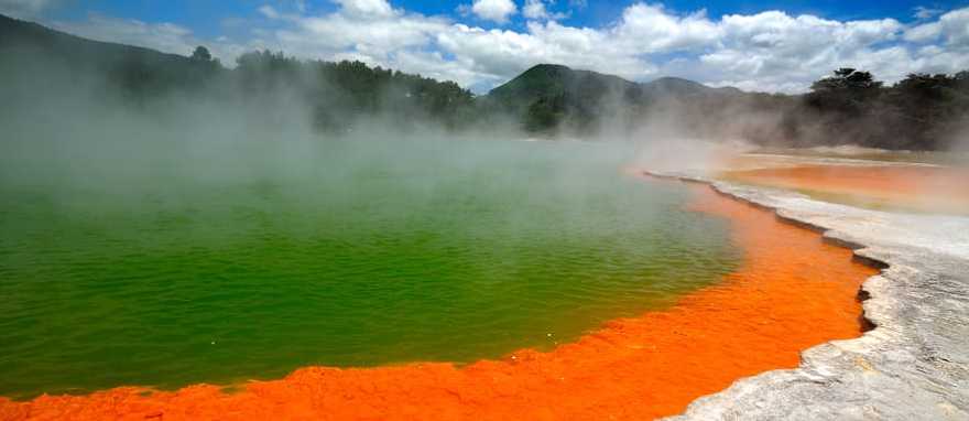 Travel to the natural hot springs of Rotorua, New Zealand Travel to the natural hot springs of Rotorua, New Zealand
