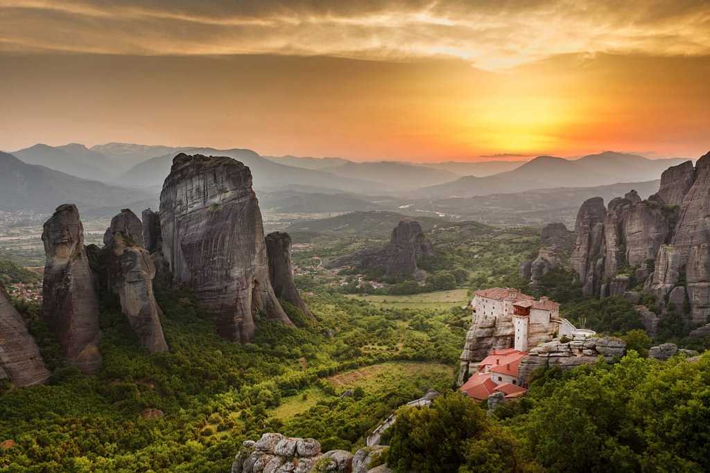 Monastery of Roussanou at sunset in Meteora, Greece 