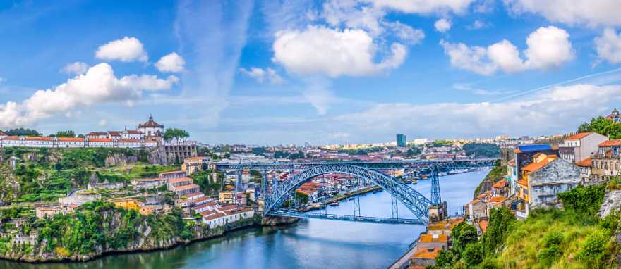 Luís I Bridge is the symbol of the city of Porto, Portugal Luís I Bridge is the symbol of the city of Porto, Portugal