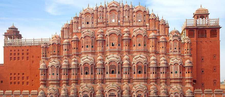 Facade of Hawa Mahal palace in Jaipur, India