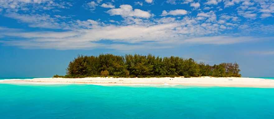 Amazing turquoise water in Zanzibar, Tanzania