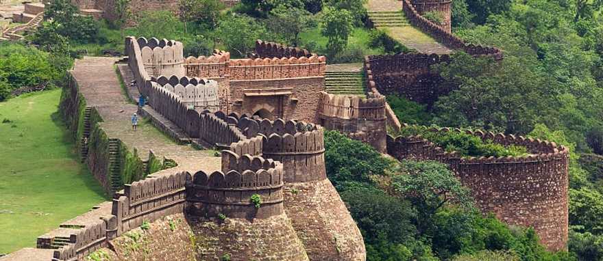 Old wall of Mewar Fortress of Kumbhalgarh in India