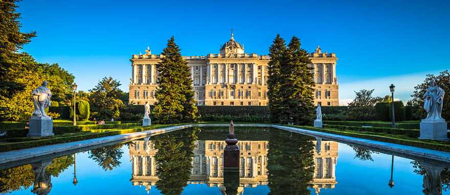 Luxurious Royal Palace in Madrid, Spain Luxurious Royal Palace in Madrid, Spain