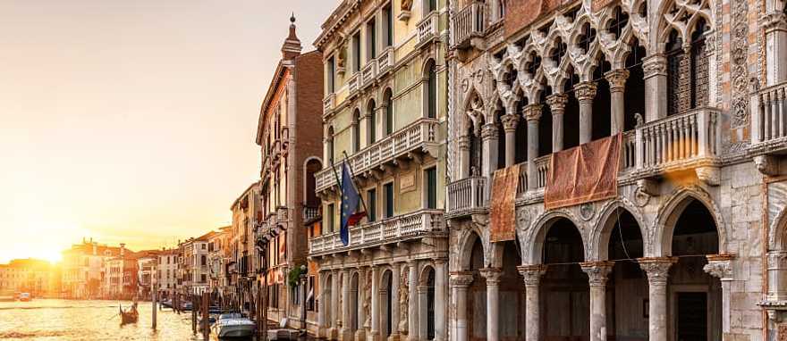 The Ca 'd'Oro Palace (Palazzo Santa Sofia) is also referred to as the "Golden House", Venice The Ca 'd'Oro Palace (Palazzo Santa Sofia) is also referred to as the "Golden House", Venice