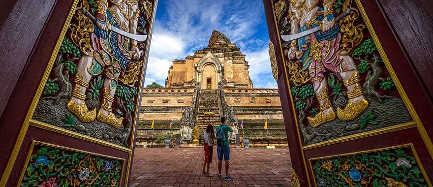 Couple at Wat Chedi Luang, Chiang Mai, Thailand