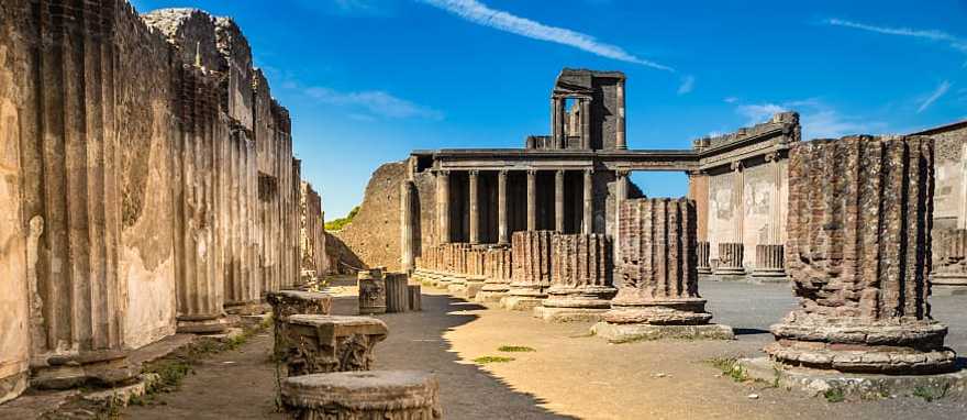The mysterious ancient Roman city of Pompeii, near Naples, one of the seven wonders of Italy The mysterious ancient Roman city of Pompeii, near Naples, one of the seven wonders of Italy